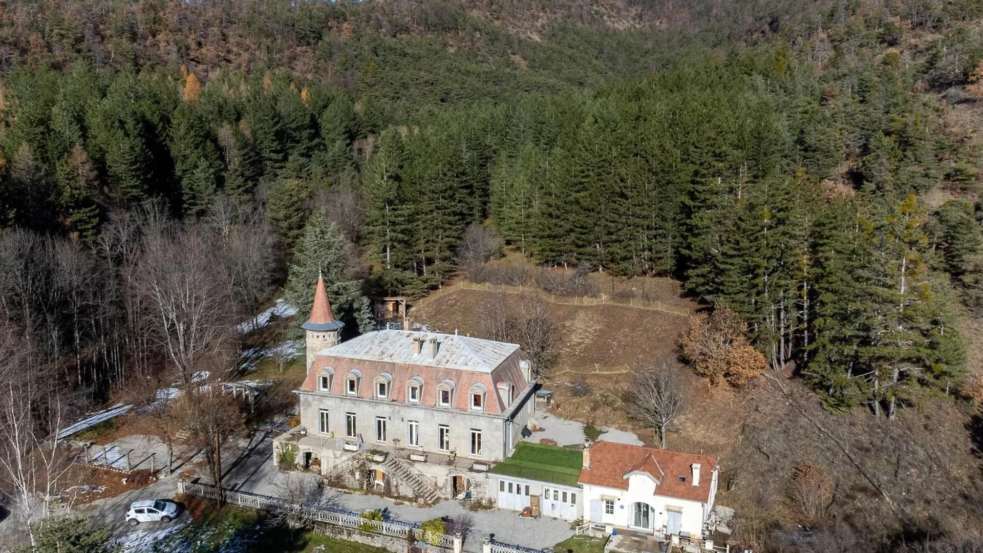 Couette-café Chateau Le Beylon - Chambres D'Hotes Montmaur