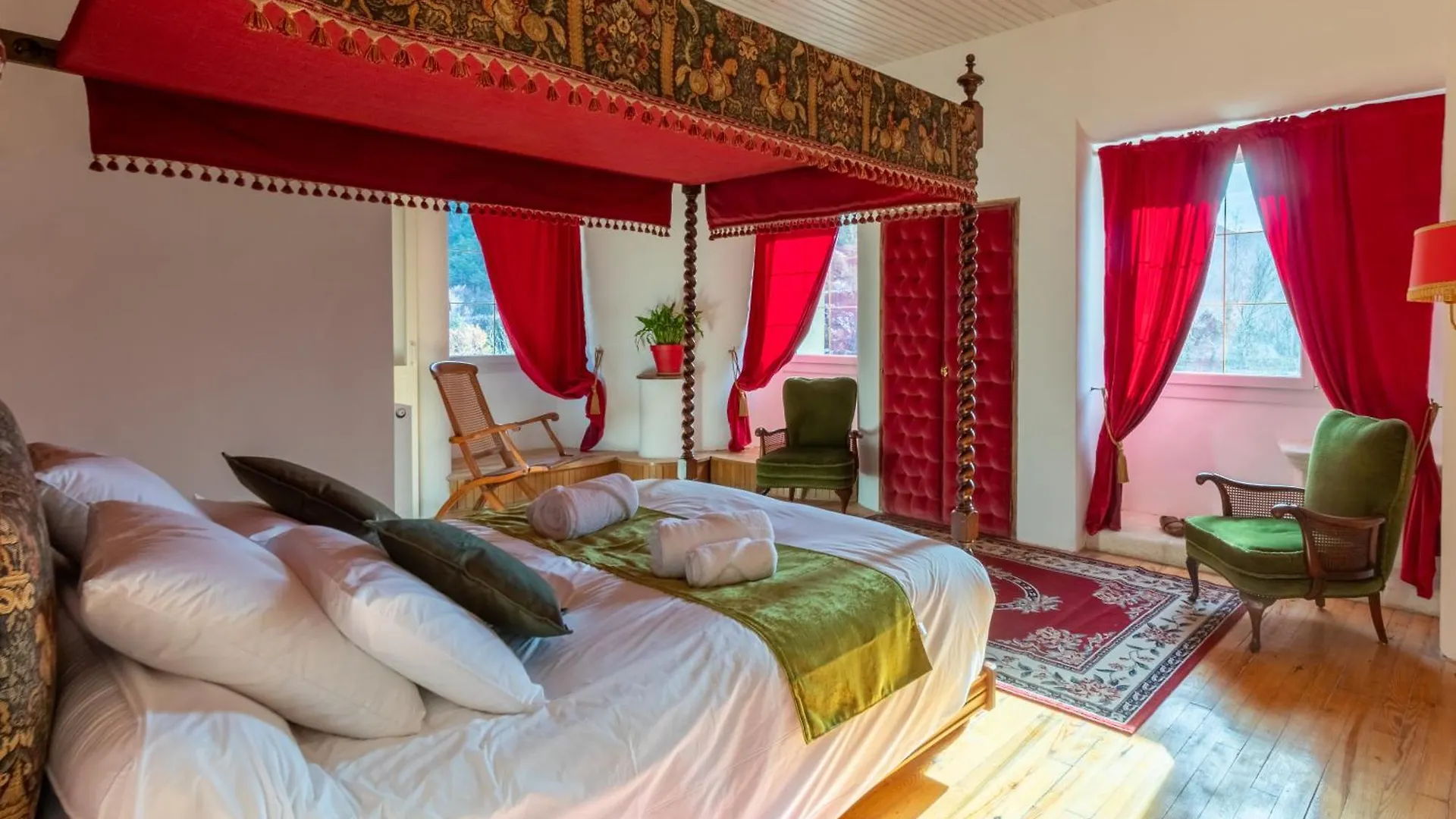Chateau Le Beylon - Chambres D'Hotes Montmaur  Couette-café Montmaur (Hautes-Alpes)